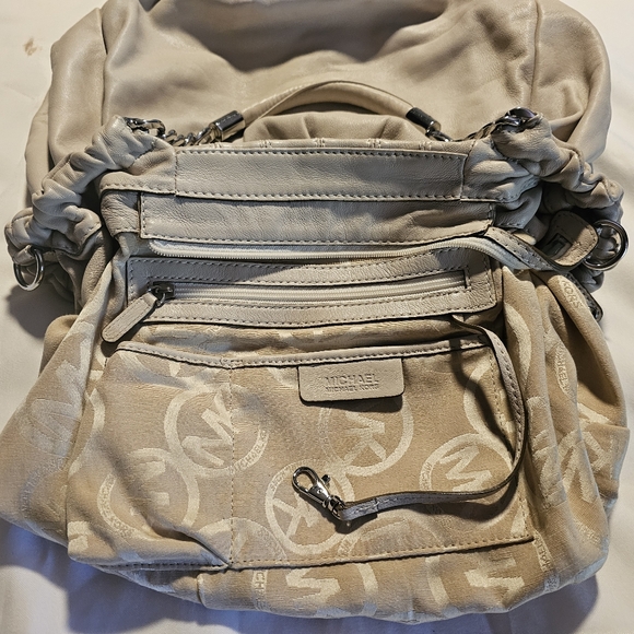 Michael Kors Erin shoulder  bag in buttery soft cream leather - Picture 13 of 14